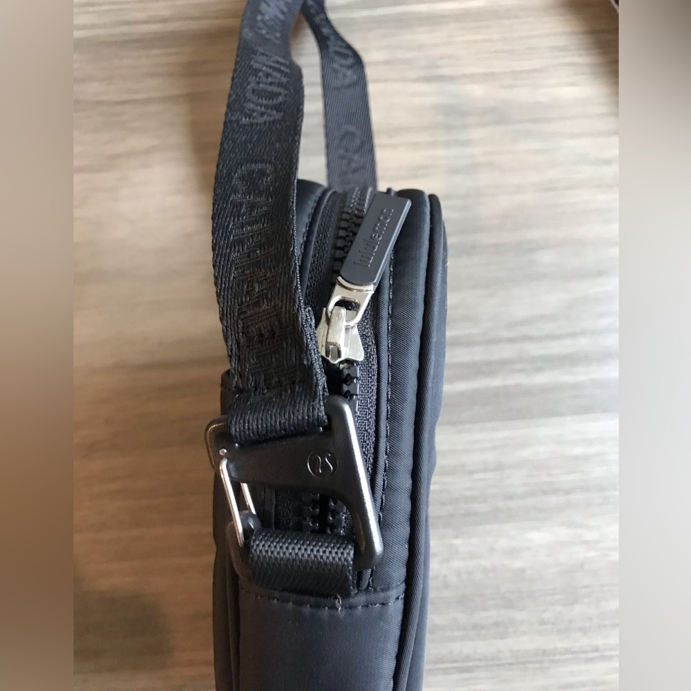 LULULEMON Black Crossbody Bag - Picture 3 of 5